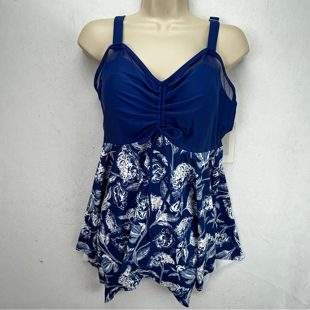 697 BloomChic Blue Tropical Floral Swim Top Size 14-16 New With Tags